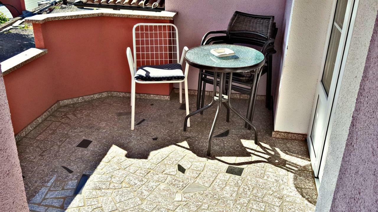 Apartments Anita Sibinj Krmpotski Eksteriør billede