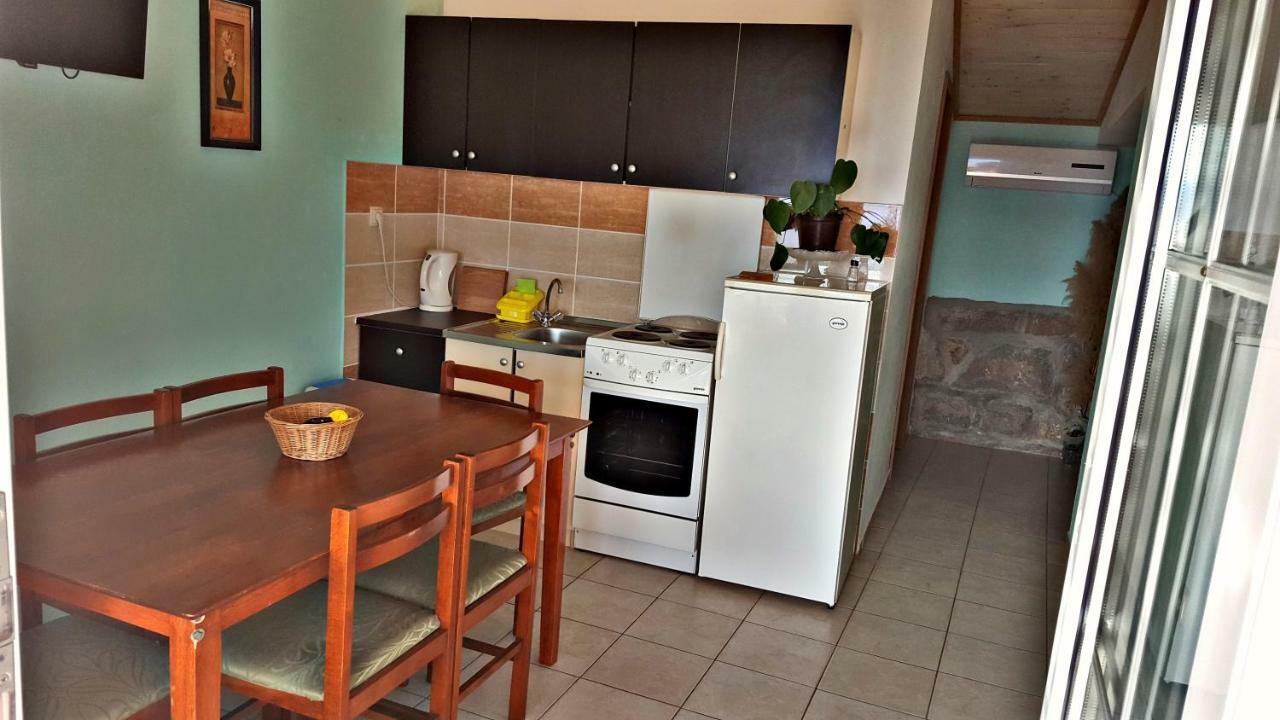 Apartments Anita Sibinj Krmpotski Eksteriør billede